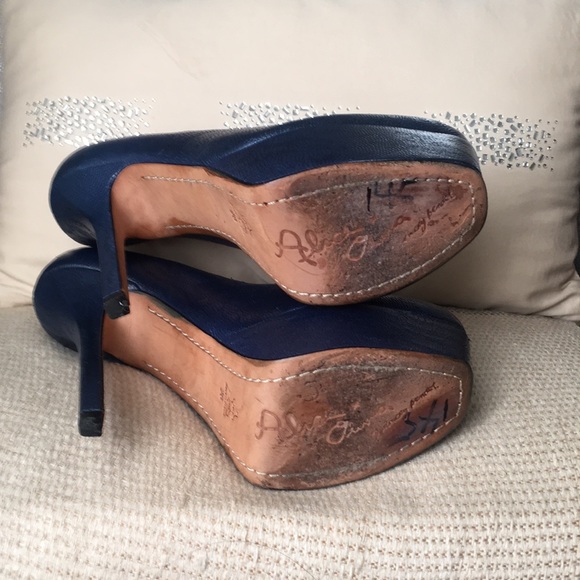 Alice and Olivia navy platform heels Sz7.5 - Picture 6 of 8